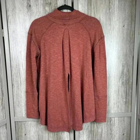 We The Free Top Medium High Neck Back Slit Long Sleeves Thermal Sz M - Picture 8 of 8